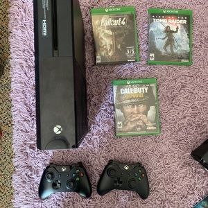 Xbox One 500GB Lot of Games 2 Wireless Controllers
